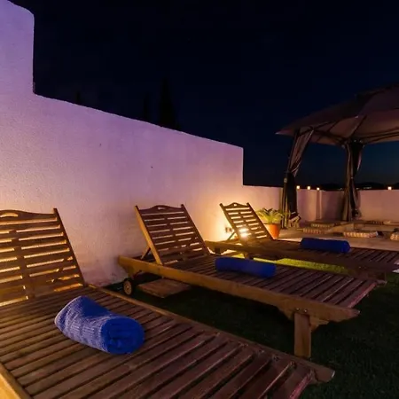 Luciana Residence- Five Bedroom With Two Pools And Center Daire Buici (Dalmatia)