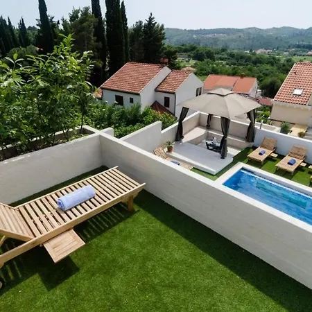 Daire Luciana Residence- Five Bedroom With Two Pools And Center Buici (Dalmatia)