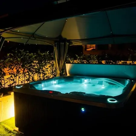 Daire Luciana Residence- Five Bedroom With Two Pools And Center Buici (Dalmatia)
