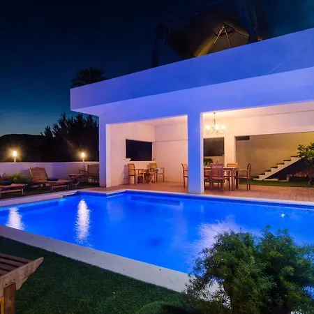 Luciana - Five-bedroom With Two Pools And Center Villa Mlini