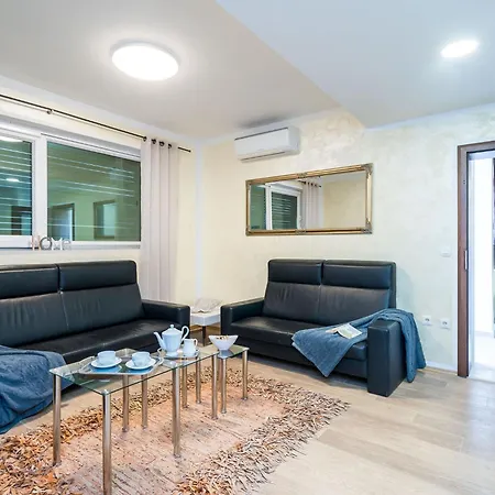 Luciana - Five-bedroom With Two Pools And Center * Mlini