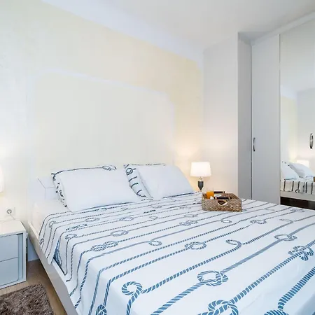 Luciana - Five-bedroom With Two Pools And Center Villa Mlini