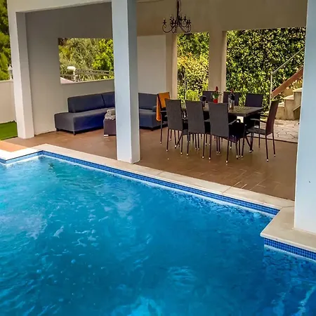 Luciana - Five-bedroom With Two Pools And Center Villa *