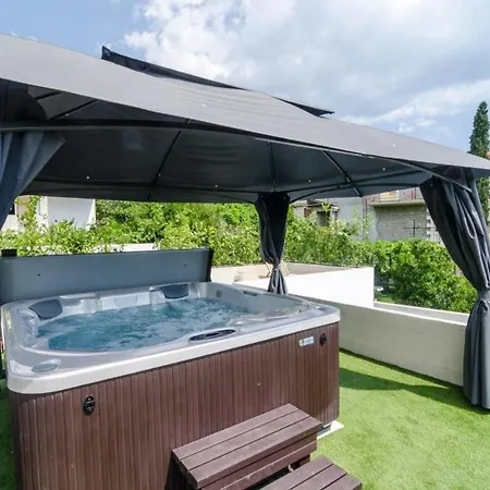 شقة Luciana Residence- Five Bedroom With Two Pools And Center *